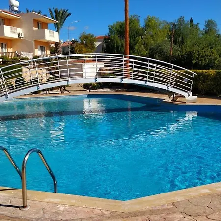 アパート Paradise B102 ペイヤ